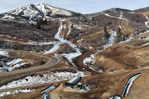 Tình trạng thiếu tuyết và thời tiết ấm hơn trên khắp bang Utah và phần lớn miền Tây nước Mỹ đã khiến Utah chỉ nhận được khoảng 1/3 lượng tuyết tích tụ bình thường vào đầu tháng 2. Ảnh: Getty Images