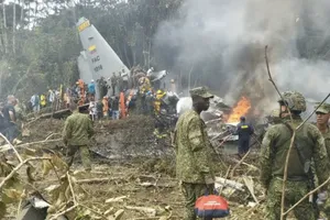 Hiện trường máy bay rơi. Ảnh: GLOBALBANKINGANDFINANCE.COM 