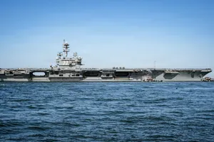 Tàu USS George HW Bush rời Căn cứ Hải quân Norfolk, Virginia, ngày 31-3. Ảnh : U.S. NAVY