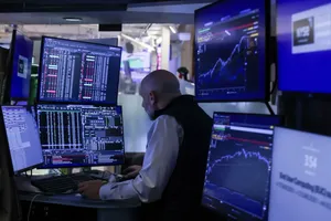 Thị trường chứng khoán toàn cầu ngày 1-4 đã có chút khởi sắc. Ảnh: BLOOMBERG