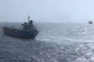 Tàu chở dầu M/T Celestial Sea treo cờ Iran bị yêu cầu thay đổi lộ trình. Ảnh: US CENTCOM