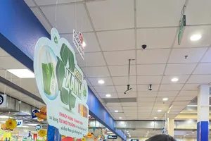 Người tiêu dùng tại hệ thống siêu thị Co.opmart được khuyến khích sử dụng túi thân thiện môi trường