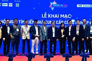 Các đại biểu thực hiện nghi thức khai mạc Hội nghị tìm kiếm nhà cung cấp công nghiệp hỗ trợ năm 2025 (SFS 2025)