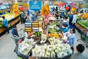 Hàng hoá phục vụ tết tại siêu thị Co.opmart đa dạng, phong phú và giá ổn định