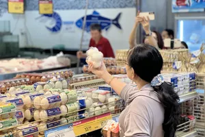 Hàng Việt ngày càng được nâng cao chất lượng, bao bì, hình thức để đáp ứng đa dạng nhu cầu tiêu dùng của khách hàng. Ảnh MINH AN