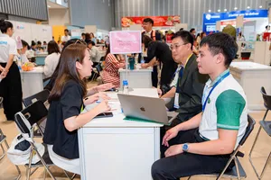 Đại diện các tập đoàn bán lẻ nước ngoài làm việc với doanh nghiệp Việt Nam để tìm nguồn cung ứng. Ảnh: BỘ CÔNG THƯƠNG