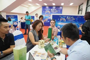 Sản phẩm OCOP, đặc sản địa phương được giới thiệu, kết nối vào hệ thống phân phối tại TPHCM. Ảnh: MINH XUÂN