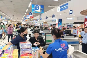 Saigon Co.op tung ưu đãi 20-10, tăng lựa chọn quà tặng thiết thực cho khách hàng. Ảnh MINH XUÂN