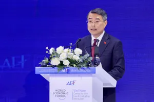 Thủ tướng Chính phủ Lê Minh Hưng phát biểu chỉ đạo, định hướng tại phiên toàn thể cấp cao với chủ đề “Tinh thần hợp tác trong kỷ nguyên mới” tại Diễn đàn Kinh tế Mùa thu 2026. Ảnh HÙNG TRIỀU
