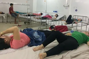 Công nhân đang được điều trị tại Trung tâm y tế thị xã Tân Uyên