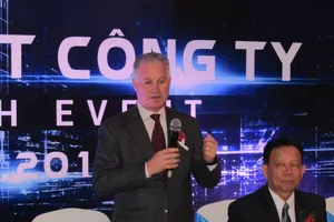 Đại diện tạp đoàn Warburg Pincus phát biểu tại lễ ra mắt liên doanh