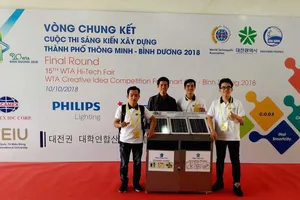 Nhóm sinh viên EIU tham gia cuộc thi sáng kiến xây dựng TP thông minh 2018