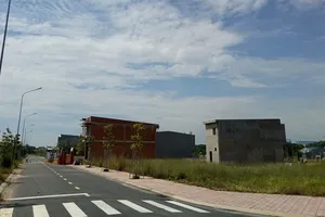 Hạ tầng và nhà ở đã được xây dựng trên khu đất công ích