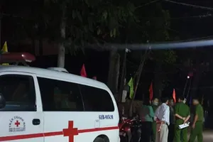 Lực lượng chức năng khám nghiệm hiện trường