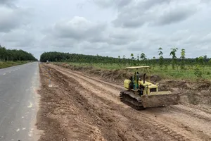 Dự án đường ĐT.794 đoạn từ ngã ba Kà Tum đến cầu Sài Gòn (giai đoạn 2), huyện Tân Châu đang được triển khai thi công