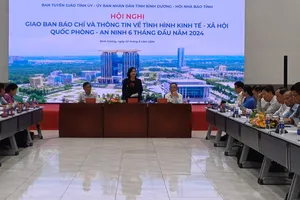 Lãnh đạo Ban Tuyên giáo Tỉnh ủy Bình Dương phát biểu tại buổi họp báo