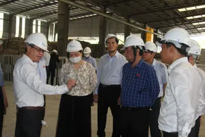 Phó Chủ tịch Quốc hội Lê Minh Hoan kiểm tra thực hiện chính sách bảo vệ môi trường tại Bình Dương (trước đây)