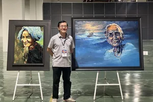 Bộ tranh ghép gốm độc đáo tại triển lãm 80 năm Thành tựu đất nước