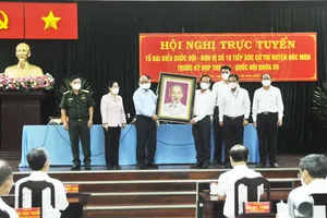 Chủ tịch nước Nguyễn Xuân Phúc: Sớm đưa huyện Hóc Môn thành đô thị phía Tây của TPHCM