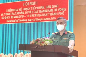 Bộ Tư lệnh TPHCM bàn giao tài sản, di vật của người mất vì dịch Covid-19 cho thân nhân
