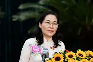 Đồng chí Nguyễn Thị Lệ làm Trưởng Đoàn giám sát việc thực hiện công tác đầu tư công và Đoàn giám sát về việc triển khai thực hiện các dự án nhà ở xã hội tại TPHCM. Ảnh: VIỆT DŨNG