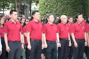 Dâng hoa, dâng hương tưởng niệm Anh hùng liệt sĩ Võ Thị Sáu