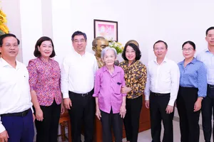 Đoàn lãnh đạo TPHCM dâng hương cố Tổng Bí thư Lê Hồng Phong