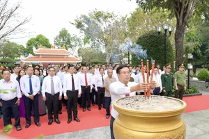 Lãnh đạo TPHCM dâng hoa, dâng hương tưởng nhớ Anh hùng liệt sĩ Võ Thị Sáu