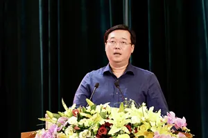 Phó Bí thư Thường trực Thành ủy TPHCM Lê Quốc Phong phát biểu chỉ đạo tại hội nghị, chiều 10-4