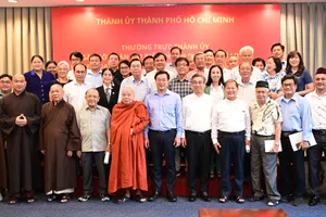 Thường trực Thành ủy TPHCM gặp gỡ đoàn đại biểu TPHCM dự Đại hội đại biểu toàn quốc MTTQ Việt Nam lần thứ XI