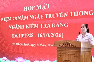Phó Chủ nhiệm UBKT Thành ủy TPHCM Lê Thị Hờ Rin phát biểu tại buổi họp mặt