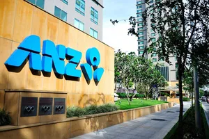 Làm giả hồ sơ vay, chiếm đoạt tiền ngân hàng