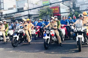 Quận 10 ra quân thực hiện Năm An toàn giao thông 2024