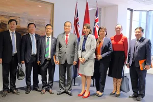 Đồng chí Nguyễn Thiện Nhân cùng đoàn đại biểu TPHCM chào xã giao bà Gladys Berejiklian, Thủ hiến bang New South Wales. Ảnh: KIỀU PHONG 