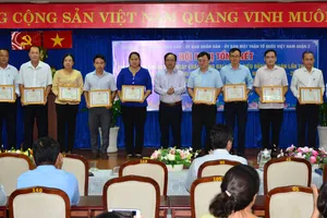 Chuyển bãi rác thành vườn rau xanh để “san sẻ yêu thương”