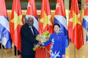 Chủ tịch Quốc hội Nguyễn Thị Kim Ngân đón Chủ tịch Quốc hội Cuba Esteban Lazo Hernández                 Ảnh: Đình Nam