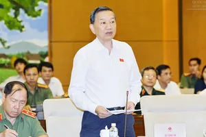 Bộ trưởng Bộ Công an Tô Lâm trình bày Tờ trình tại phiên họp