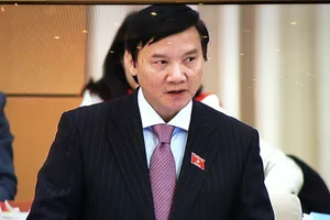 Chủ nhiệm Ủy ban Pháp luật Nguyễn Khắc Định phát biểu tại phiên họp 