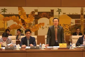 Phó Chủ tịch Quốc hội, Phùng Quốc Hiển, Trưởng đoàn giám sát chủ trì buổi làm việc