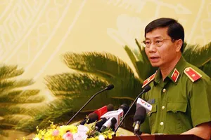 Giám đốc Cảnh sát PCCC Hà Nội Hoàng Quốc Định trả lời chất vấn