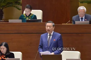 Bộ trưởng Bộ Công an Tô Lâm – đại diện cơ quan soạn thảo - kiên trì đề nghị thông qua Luật Thi hành án hình sự sửa đổi tại 2 kỳ họp 