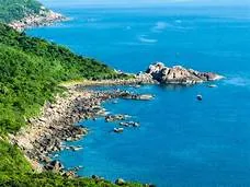 Một góc biển Sơn Trà (Đà Nẵng), khu vực có nhiều doanh nghiệp, cá nhân mua đất "chui"