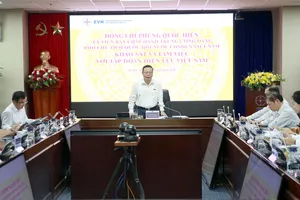 Phó Chủ tịch Quốc hội Phùng Quốc Hiển  chủ trì buổi làm việc 