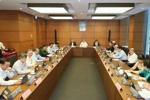 Quang cảnh phiên họp tổ ĐBQH TPHCM sáng 2-11