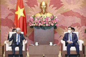 Chủ tịch Quốc hội Vương Đình Huệ tiếp ông Kamal Malhotra 