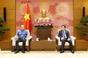 Chủ tịch Quốc hội Vương Đình Huệ tiếp ông Milovan Stankvo, nhà sáng lập kiêm Giám đốc công nghệ Công ty NG Biotech