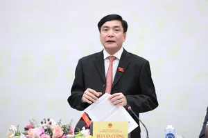 Tổng Thư ký Quốc hội, Chủ nhiệm Văn phòng Quốc hội Bùi Văn Cường phát biểu tại họp báo. Ảnh: QUANG PHÚC 
