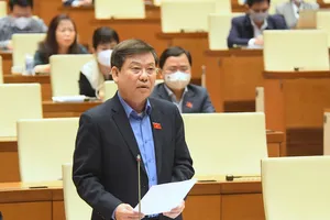 Viện trưởng Viện KSNDTC Lê Minh Trí giải trình các vấn đề ĐBQH nêu. Ảnh: QUANG PHÚC    ​