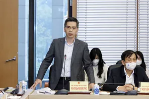 Thứ trưởng Bộ Tài chính Võ Thành Hưng báo cáo tại phiên họp 