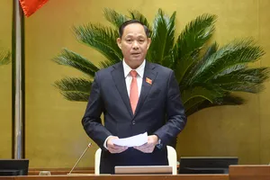 Phó Chủ tịch Quốc hội Trần Quang Phương điều hành phiên họp